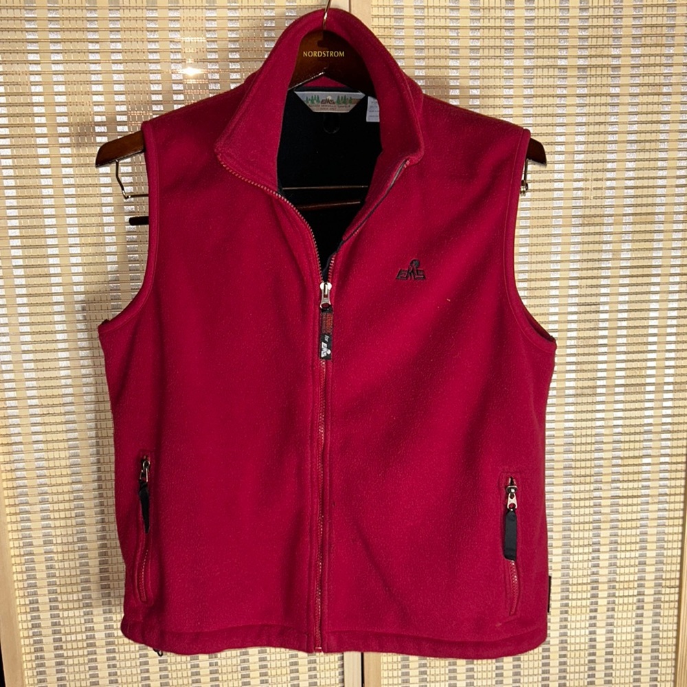 WOMENS EMS WINDBLOC VEST SIZE LARGE 2 POCKETS CRANBERRY VERY GENTLY WORN